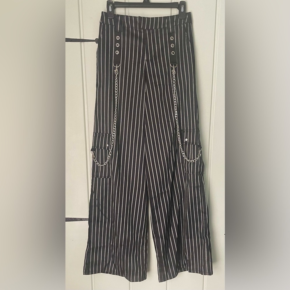 Hot Topic Wide Leg Black Pinstripe Pants size S